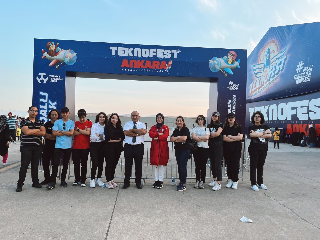 TOY, ÖĞRENCİLERİYLE TEKNOFESTTE