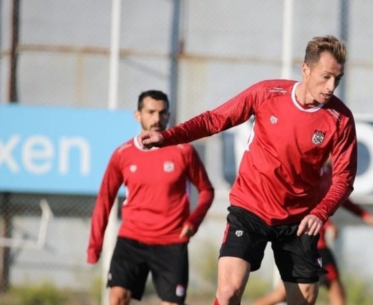 KAPTAN HAKAN FORMA BEKLİYOR