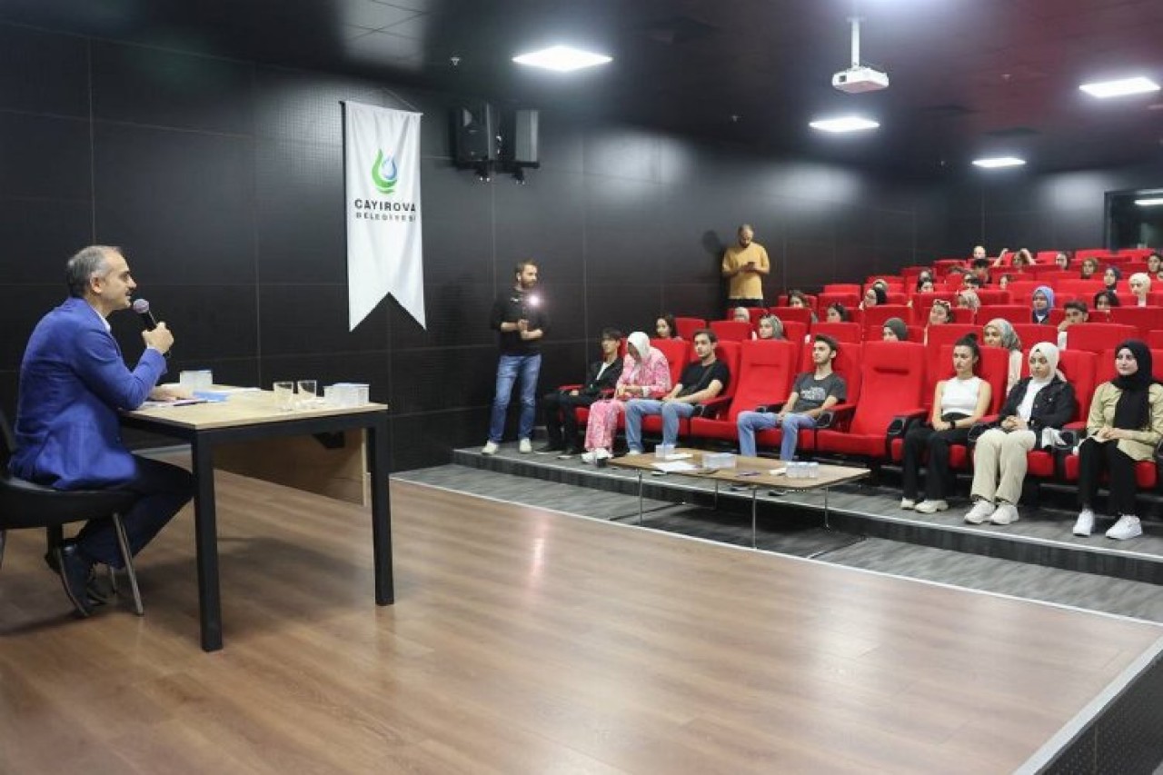 Başkan Çiftçi,  yeni üniversitelilerle buluştu