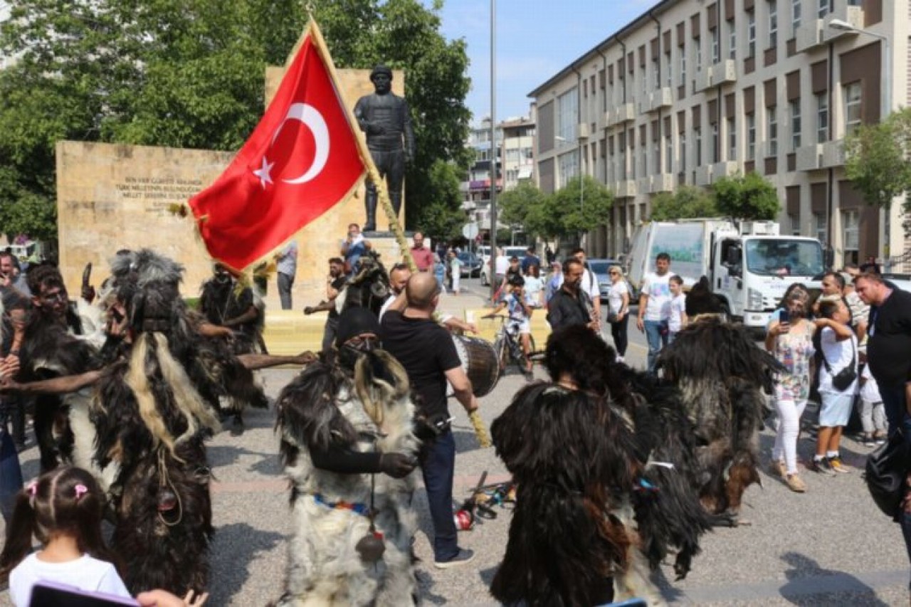 Tütütabaklar,  Balıkesir'deki kutlamalara damga vurdu