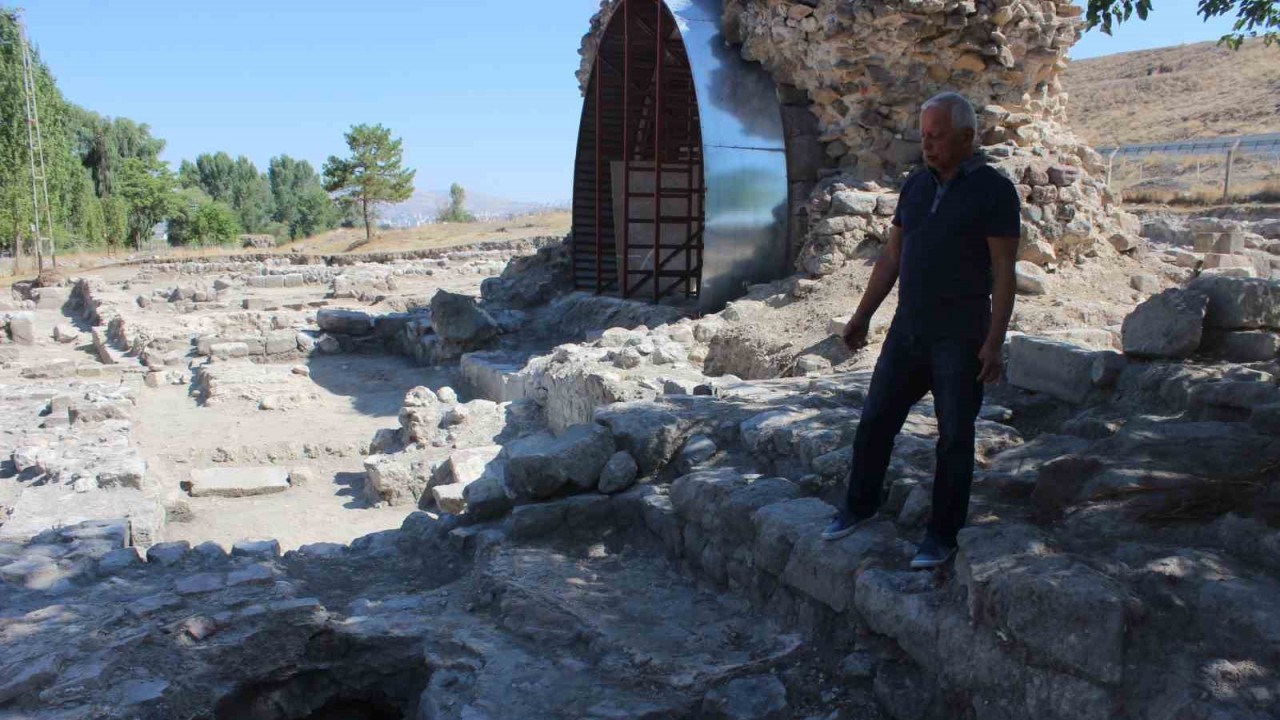 8 asırlık Keykubadiye Sarayı’ndaki hamam gün yüzüne çıktı