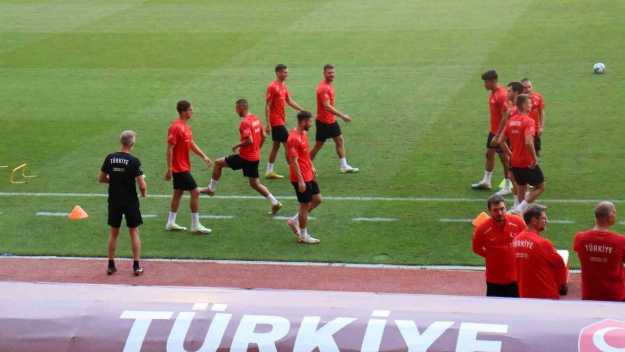 A Milli Futbol Takımı,  Japonya maçı hazırlıklarına başladı