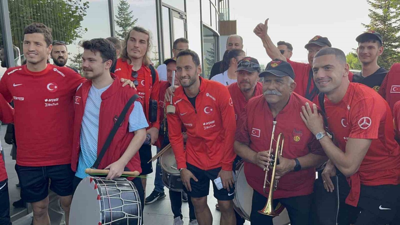 A Milli Takım,  Eskişehir’de Bando Eses ile karşılandı