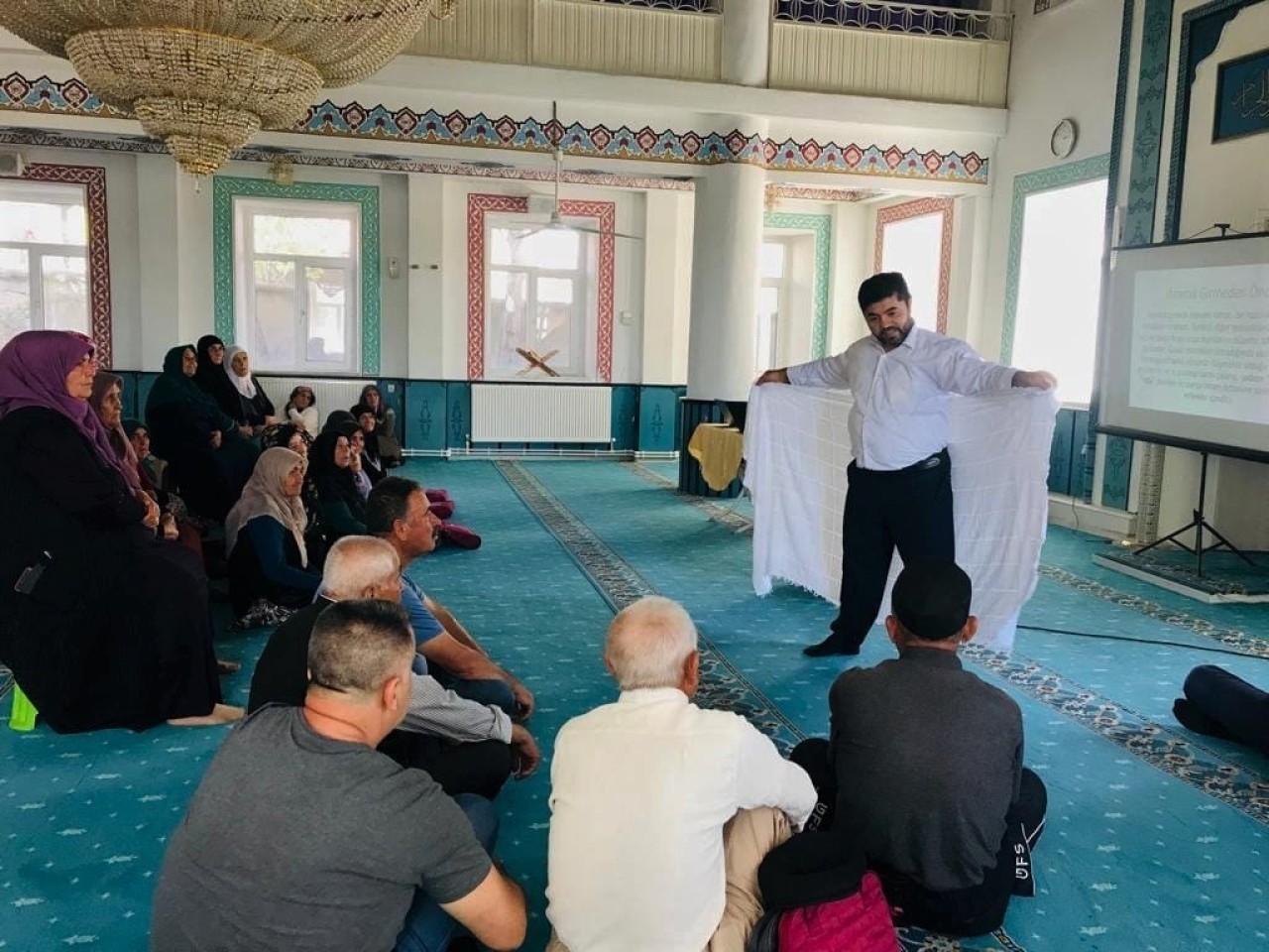 Akdağmadeni’nde umrecilere seminer verildi