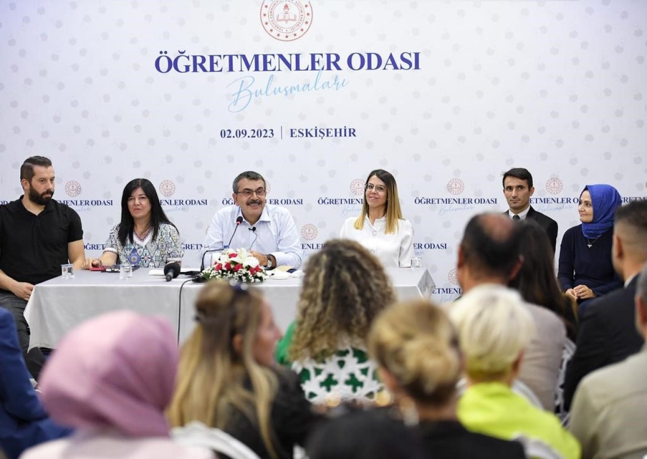 Bakan Tekin,  Eskişehir’de öğretmenlerle buluştu