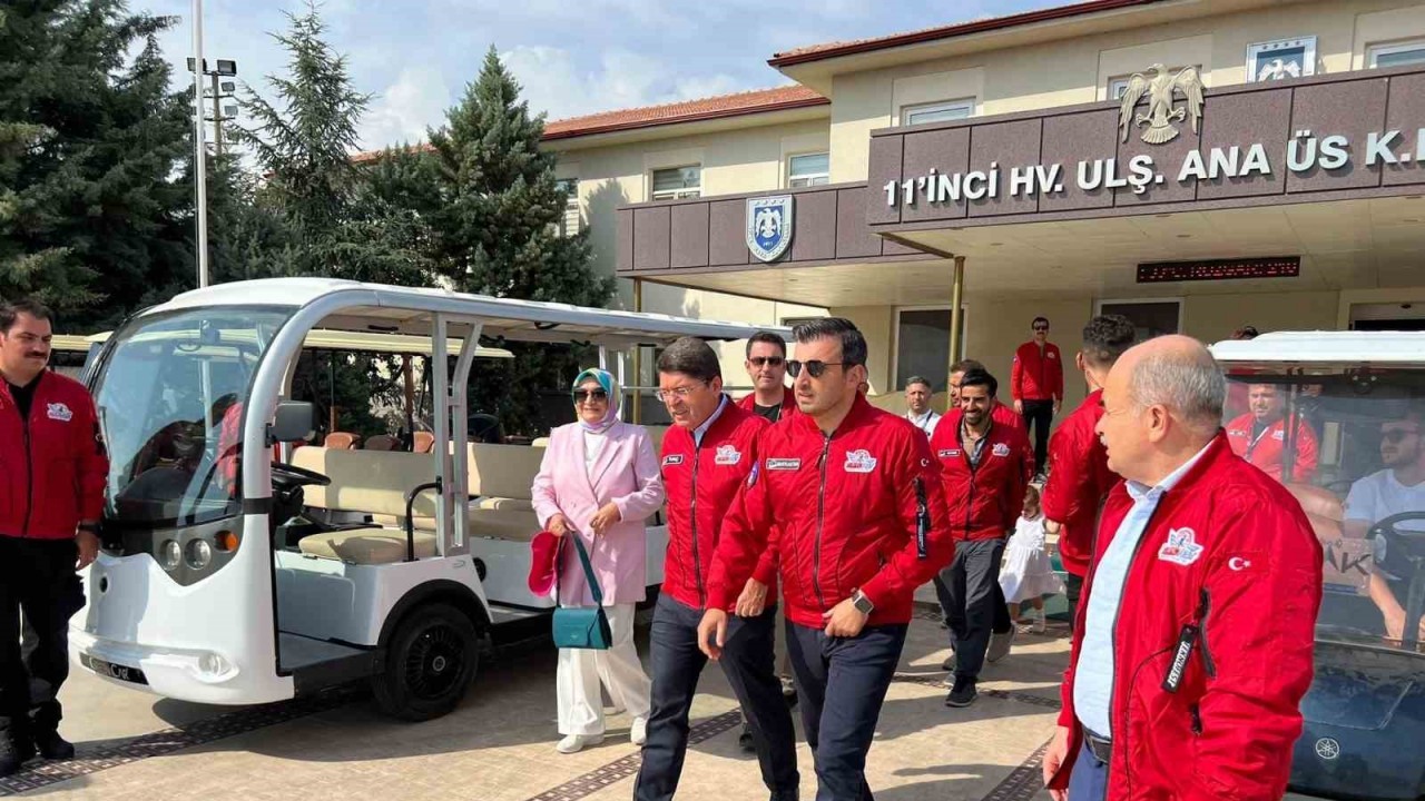 Bakan Tunç TEKNOFEST’i ziyaret etti