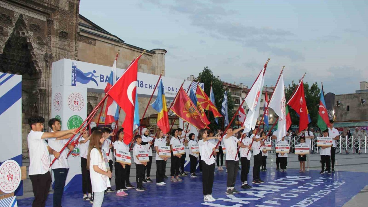 Balkan U18 Atletizm Şampiyonası’nın açılış seremonisi yapıldı