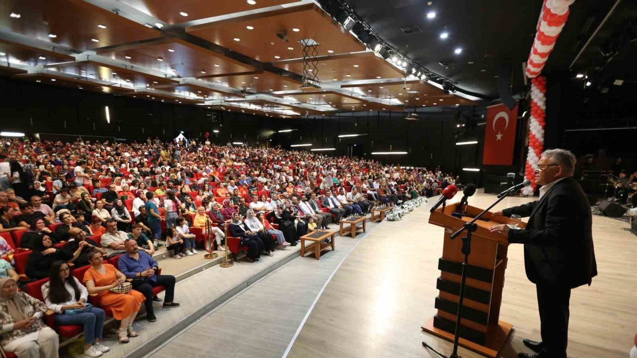 Başkan Büyükkılıç’tan konservatuar’ın coşkulu kapanışına özel türkü