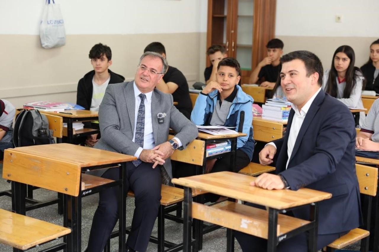 Başkan Özdoğan,  öğrencileri ziyaret etti
