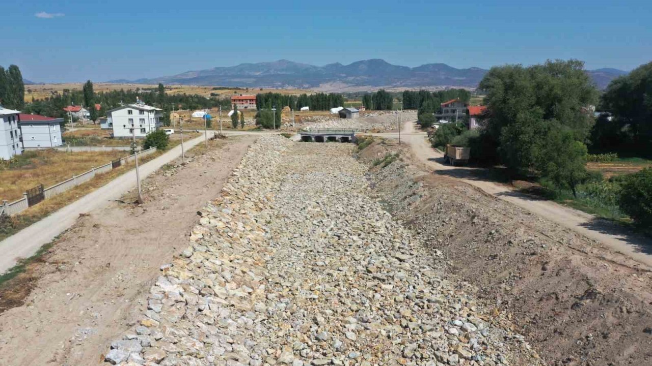 Beyşehir’in mahallesi taşkın riskinden kurtarılıyor