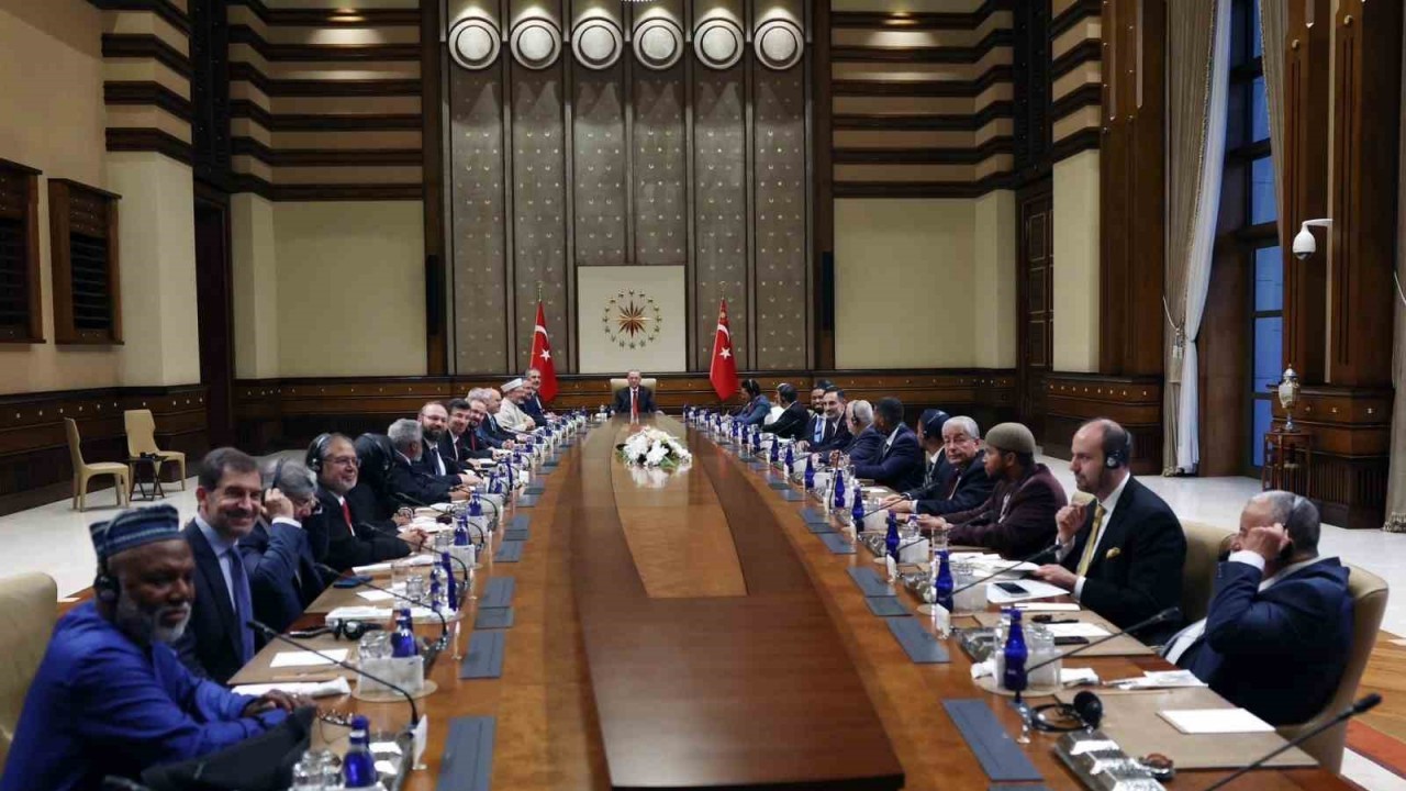 Cumhurbaşkanı Erdoğan,  ABD Müslüman Organizasyonları Konseyi Genel Sekreteri Usame Cemal ve heyetini kabul etti