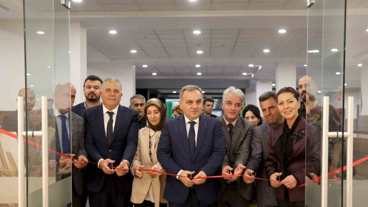 ERÜ’de Son Ustalar Fotoğraf Sergisi düzenlendi