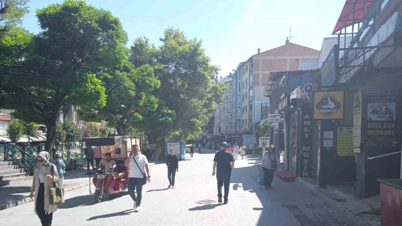 Eskişehir’de okullar açıldı,  merkez tenhalaştı