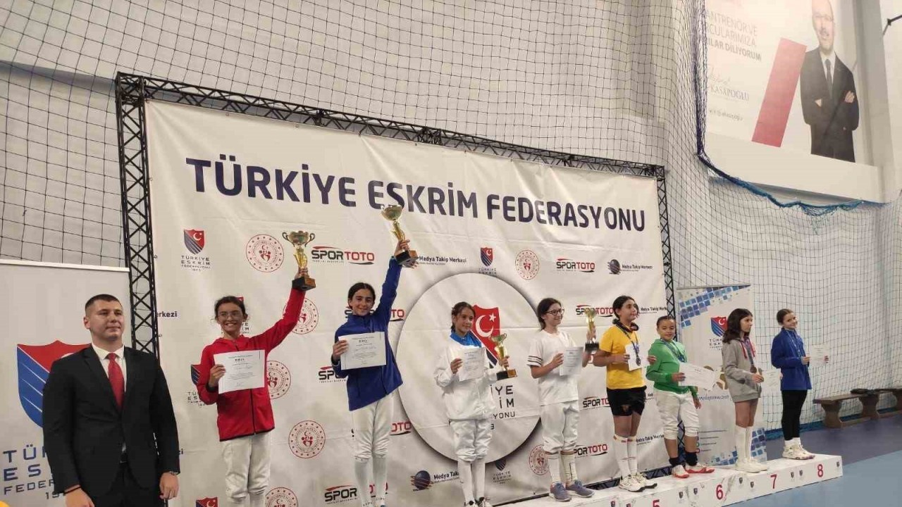 Eskişehirli sporcular eskrimde 3 derece aldı