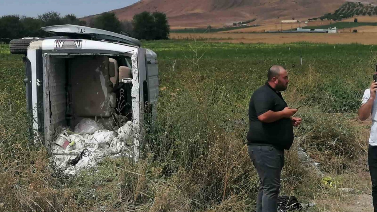 Hafif ticari araç devrildi: 5 Yaralı