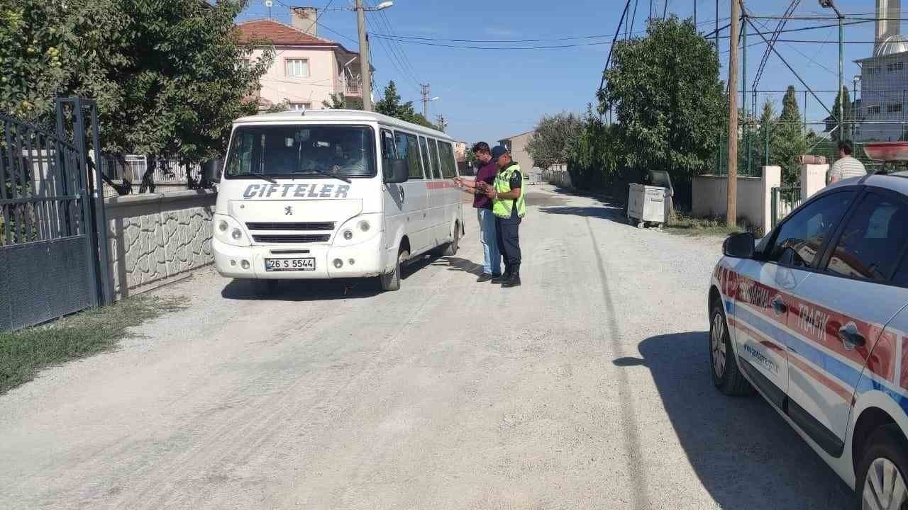 Jandarma ekiplerinden okul servislerine denetim