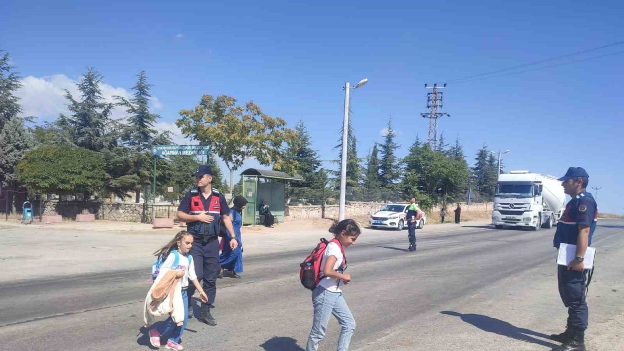 Jandarma okullarda trafik denetimi yaptı