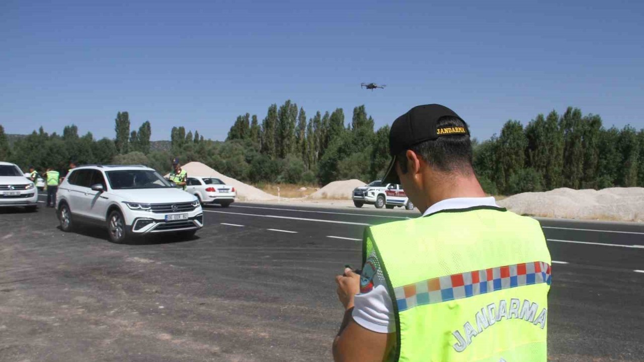 Jandarma yeni Konya Antalya Kara yolunda dron destekli denetimlerini artırdı