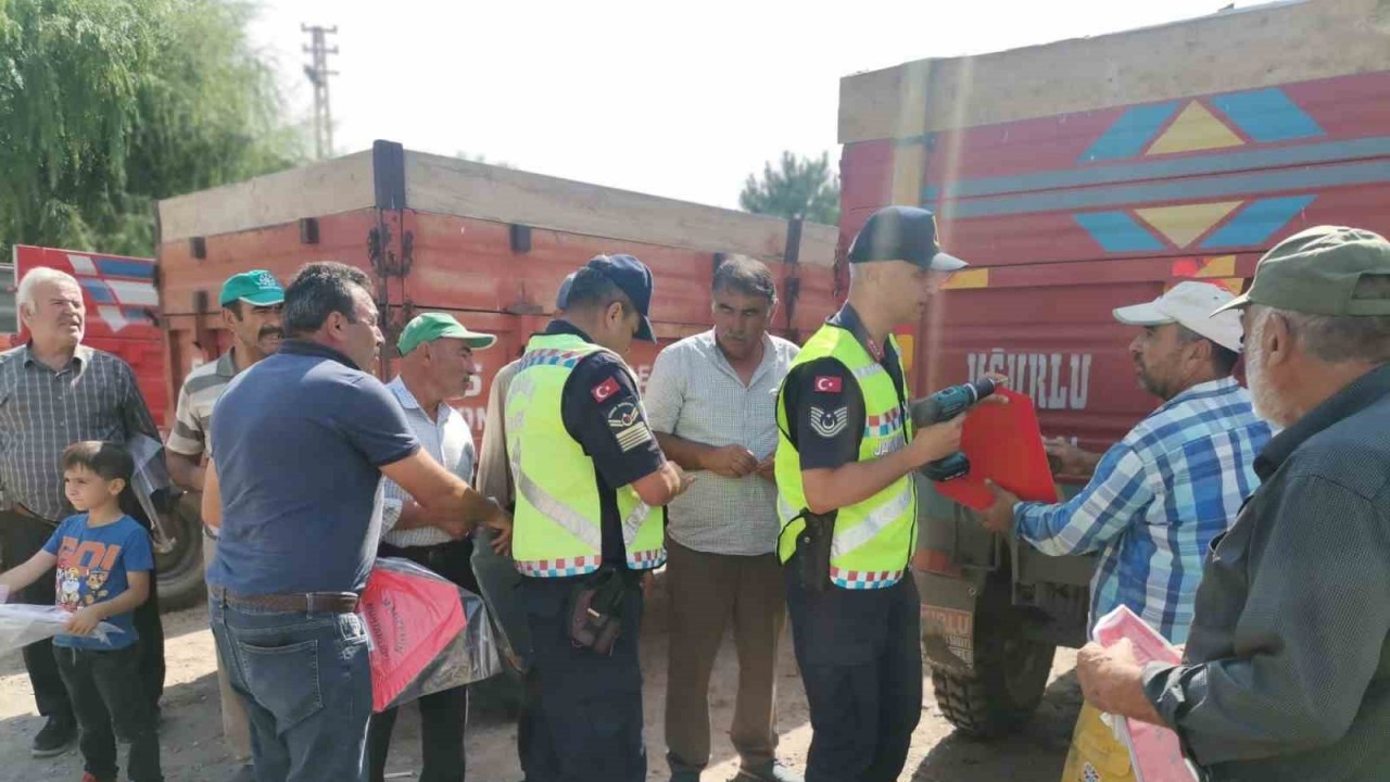Jandarmadan traktör kazalarına karşı bilgilendirme