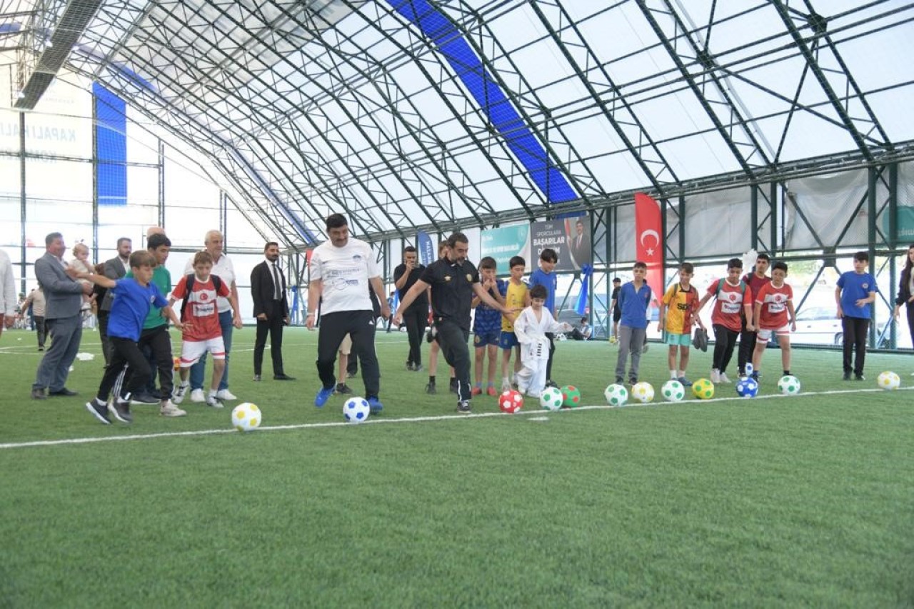 Kahramankazan  Belediyesi’nden kapalı halı saha kompleksi hizmeti