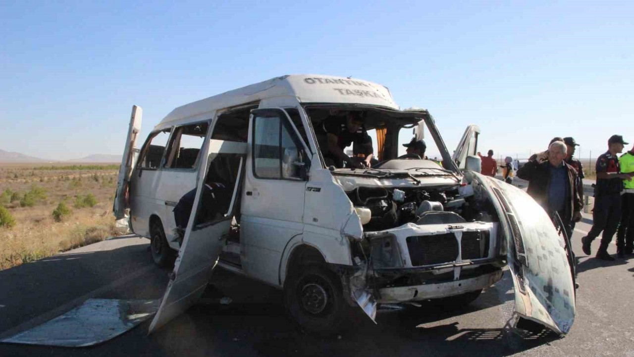 Karaman’daki minibüs kazasında ölü sayısı 2’ye yükseldi