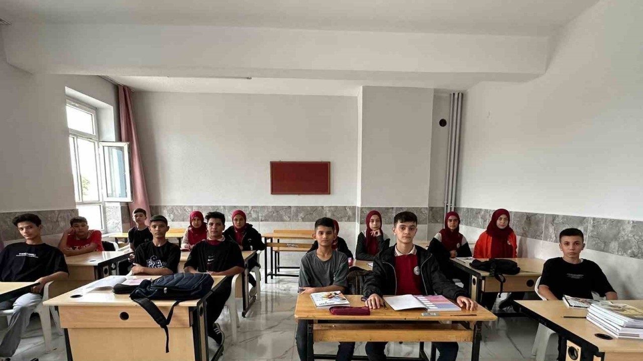 Karapınar’da 10 bin 250 öğrenci için ders zili çaldı