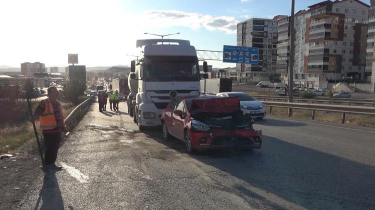 Kırıkkale’de zincirleme kaza: Otomobil hurdaya döndü,  2 kişi yaralandı