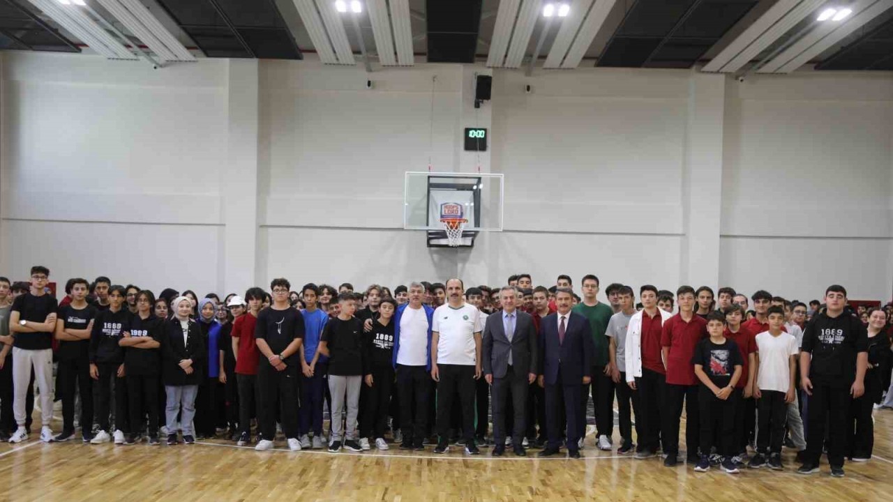 Konya Lisesi konferans ve spor salonu hizmete açıldı