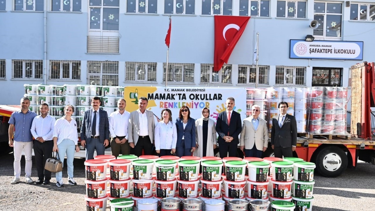 Mamak Belediyesi,  okullara boya desteğinde bulundu