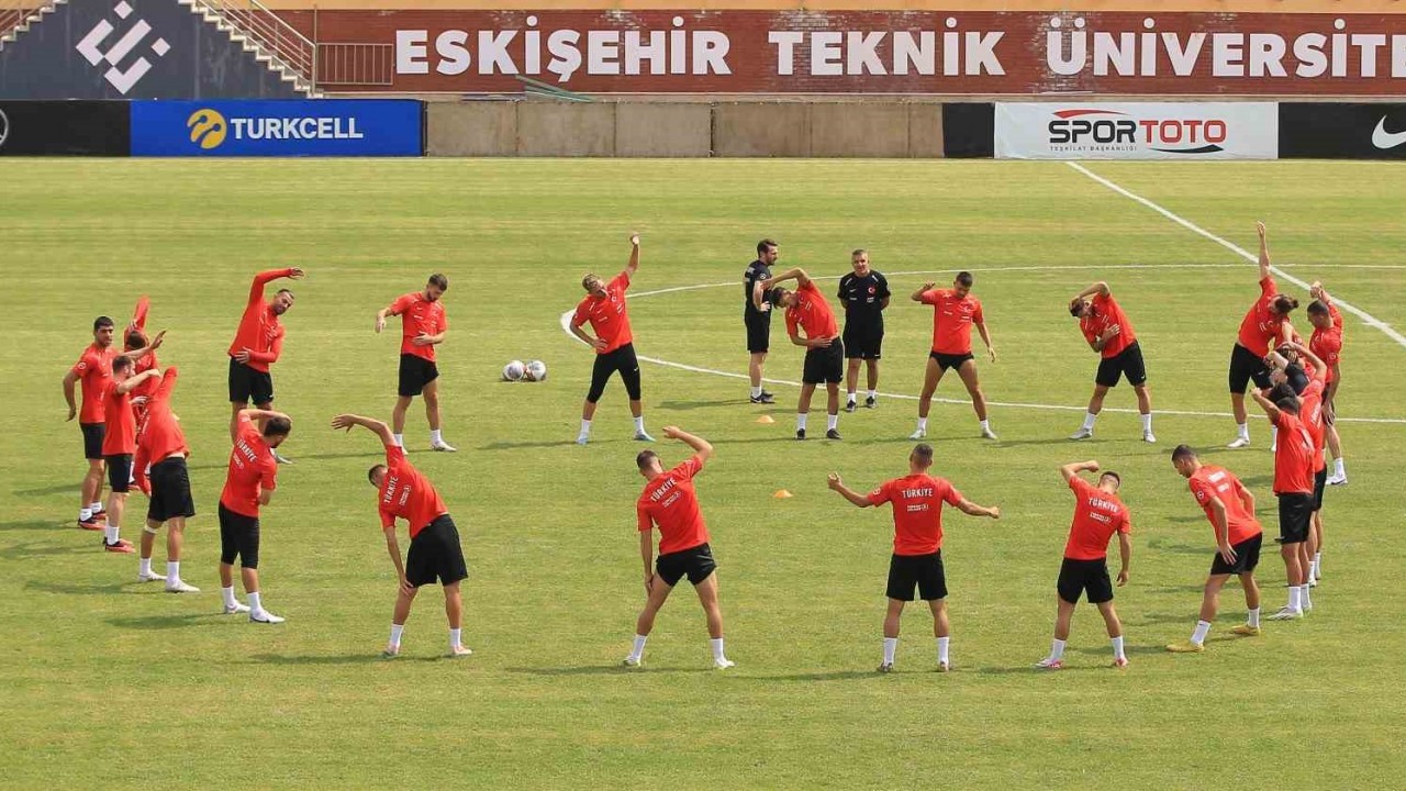 Milliler,  Ermenistan maçının son çalışmasını ESTÜ Stadyumu’nda yaptı