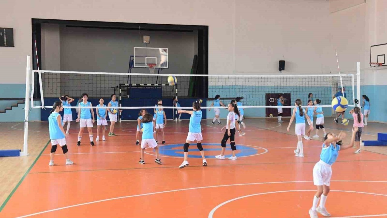 Minik voleybolcular son kez sahaya çıktı