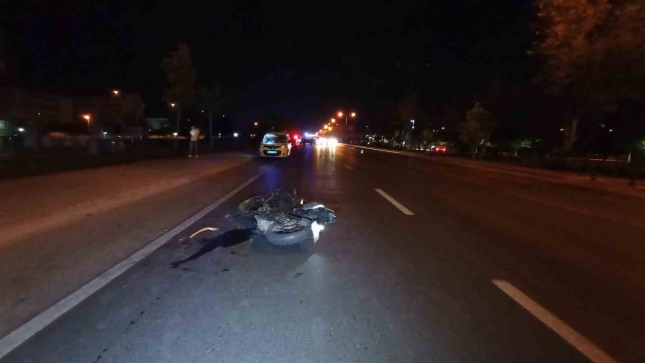 Motosiklet beton mikserine arkadan çarptı: 1 ölü,  1 yaralı