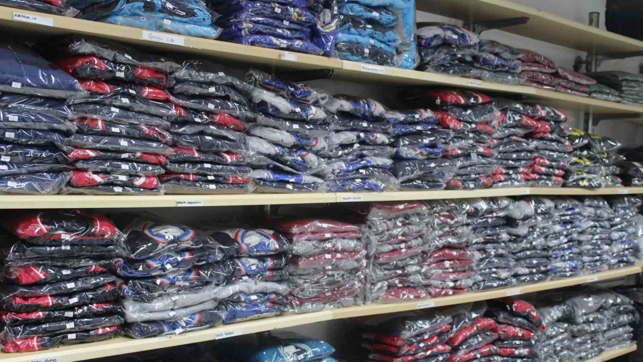 Okul kıyafeti alışveriş bugün de devam etti
