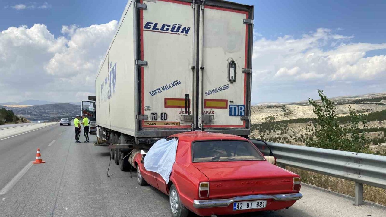 Otomobil tıra arkadan çarptı: 1 ölü,  1 yaralı