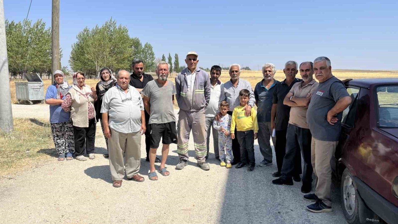 (ÖZEL) Kanalizasyon ve altyapı sorunu yaşayan vatandaşlar yetkililerden yardım istiyor