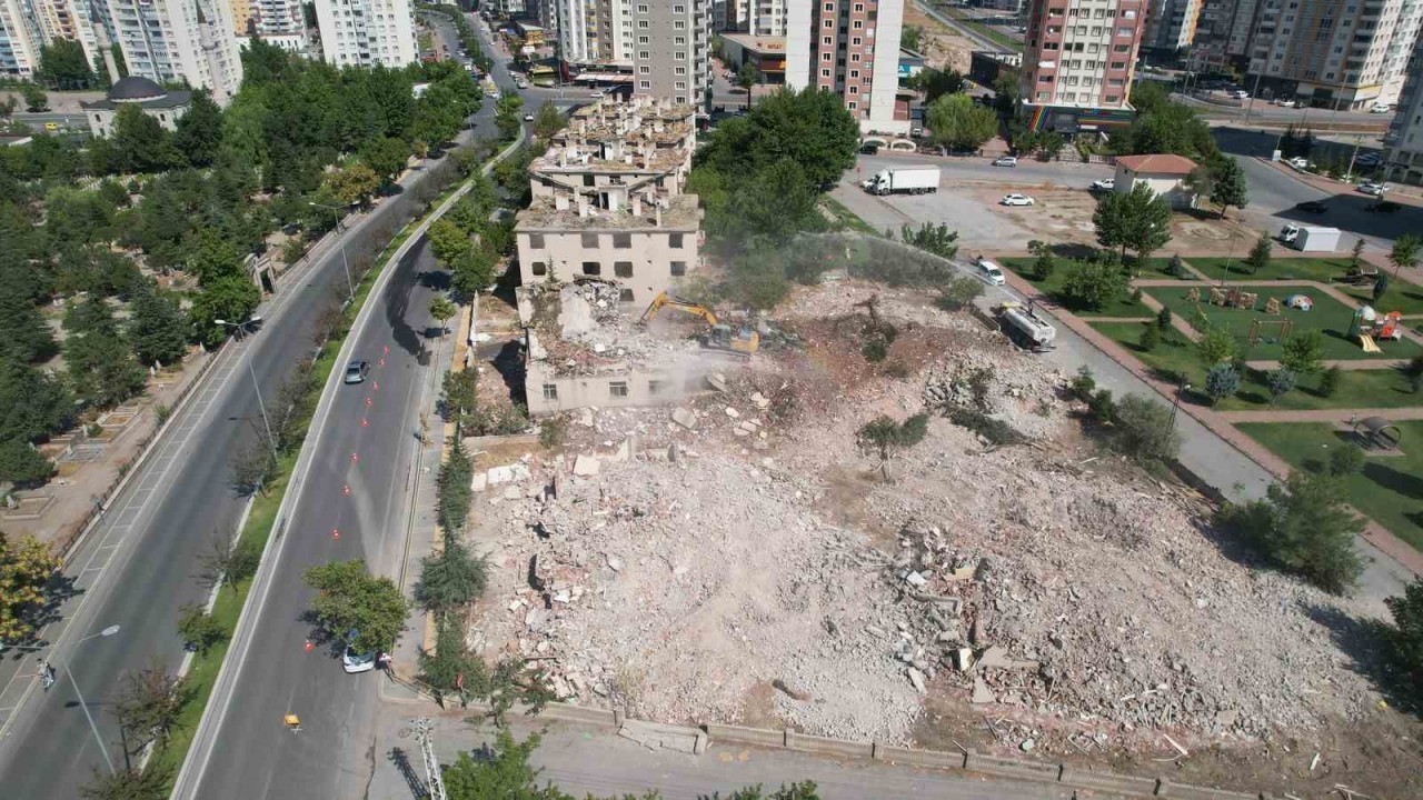Talas dönüşüyor,  binalar güçleniyor