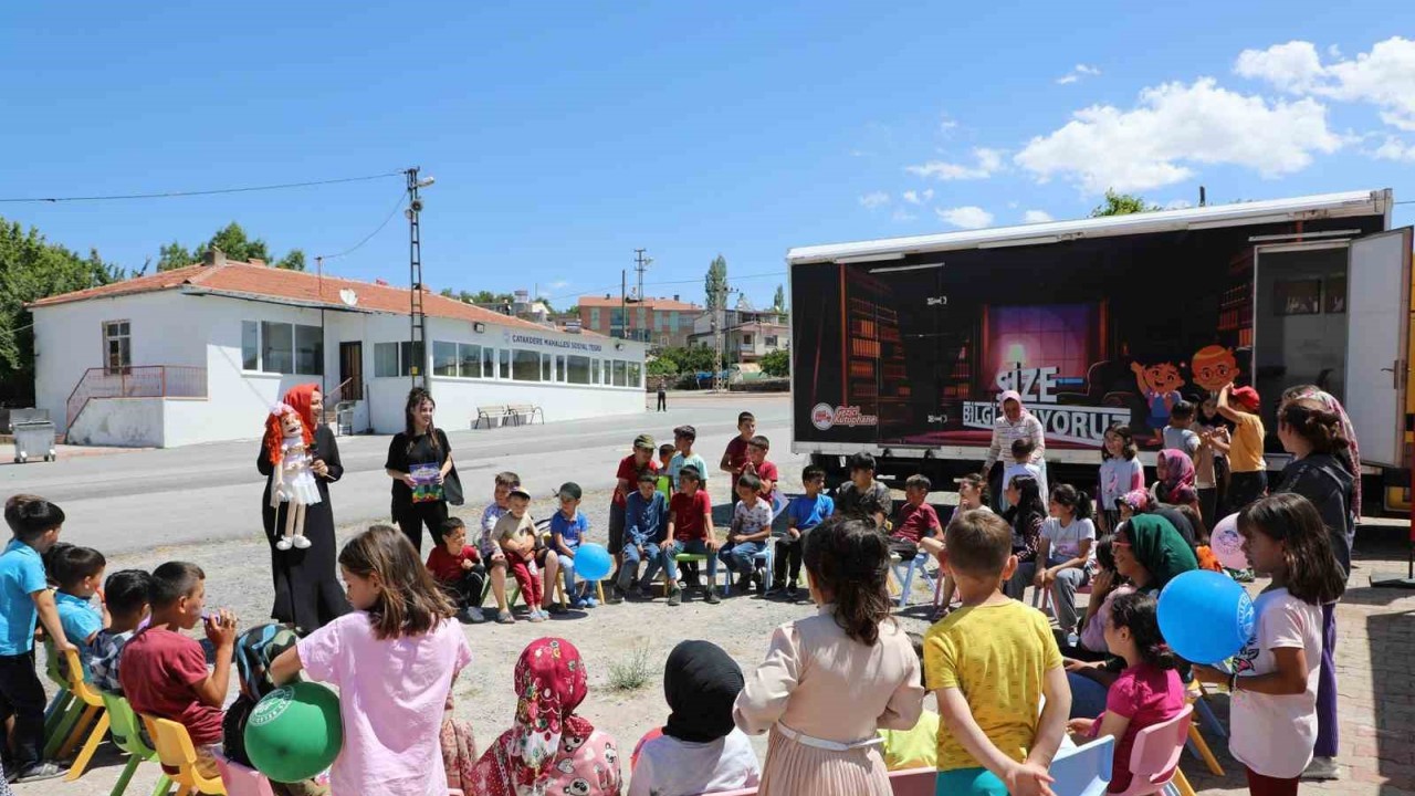 Talas’ın gezici kütüphanesi yola devam ediyor