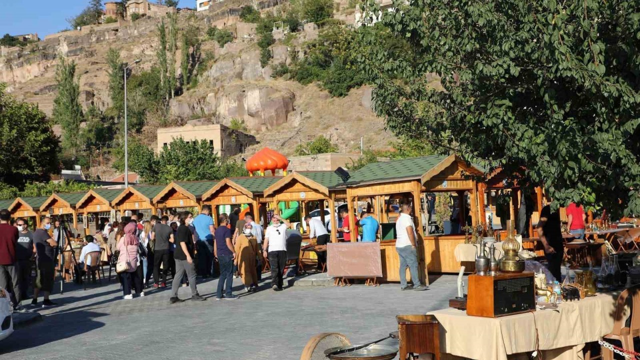 Talas’ta bu pazar ‘Antika Pazarı’ var