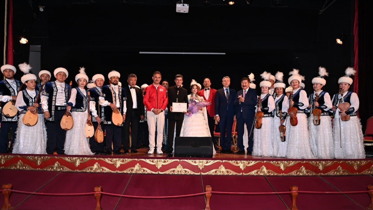 Türk Dünyasından ezgiler dinleyicileri çoşturdu