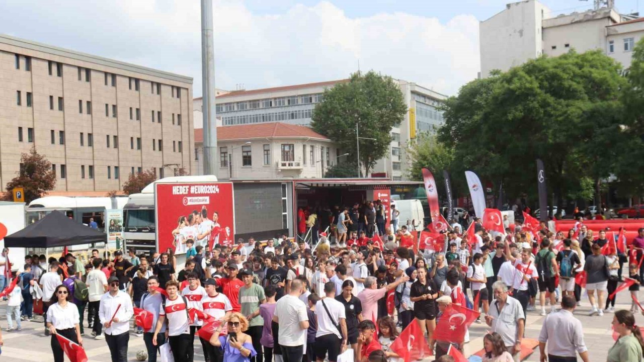 Türkiye Futbol Federasyonu valilik önündeki etkinliklerine devam ediyor