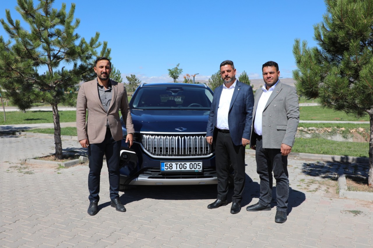 SİVAS TİCARET BORSASI TÜRKİYE'NİN YERLİ VE MİLLİ OTOMOBİLİ TOGG'U TESLİM ALDI