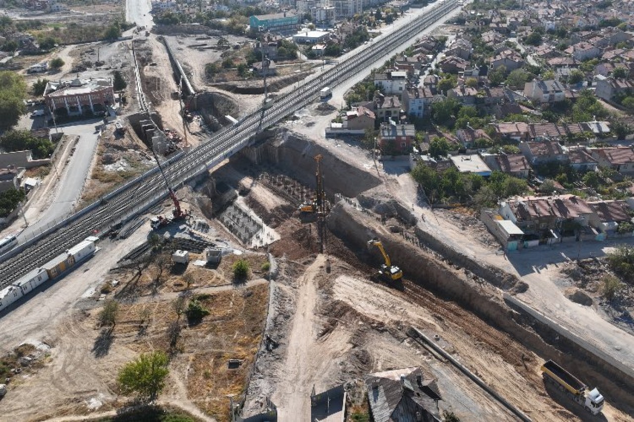 Konya'da Taşköprü Alt Geçidi'ne yakın mercek