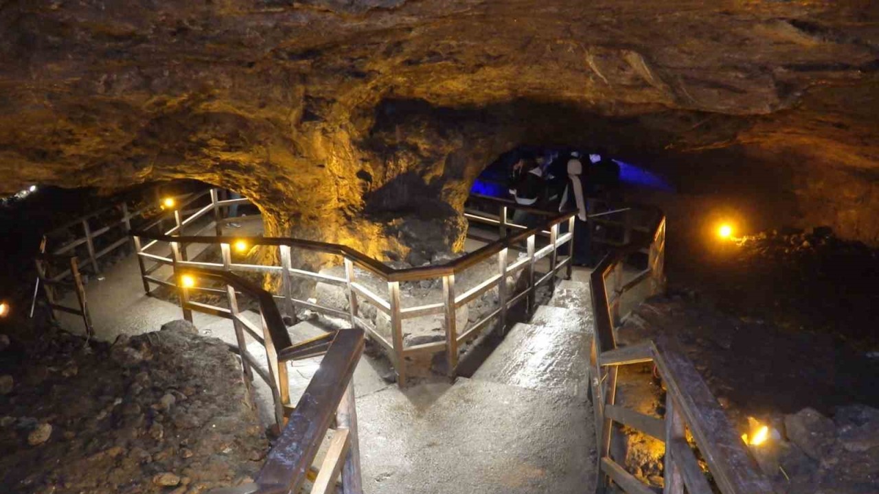 285 metre uzunluğunda 3 kattan oluşuyor: Tarihi Sulu Mağara ziyaretçilerini ağırlıyor