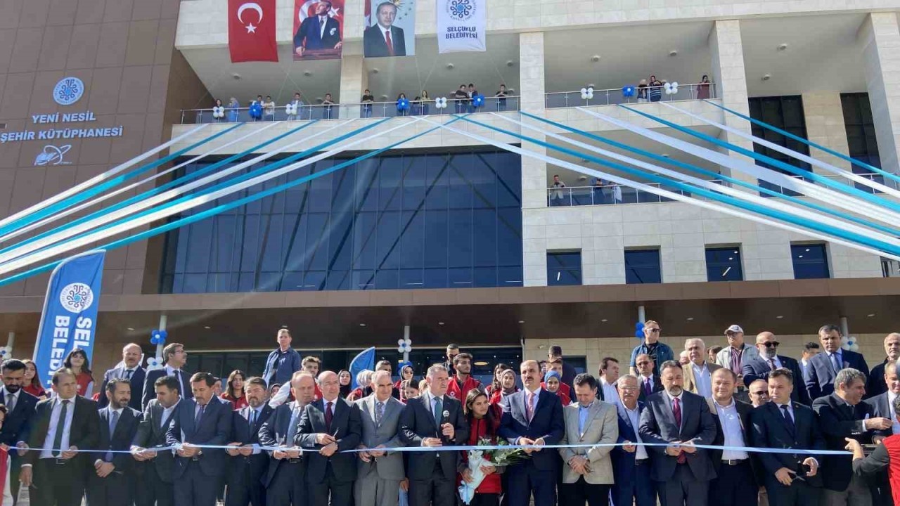 Bakan Bak: “467 tane gençlik merkezimizde gençlerimizle bir aradayız”