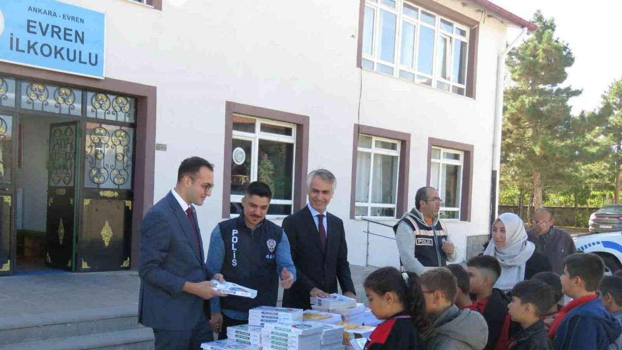 Evren’de öğrencilere yardımcı kaynak kitap desteği