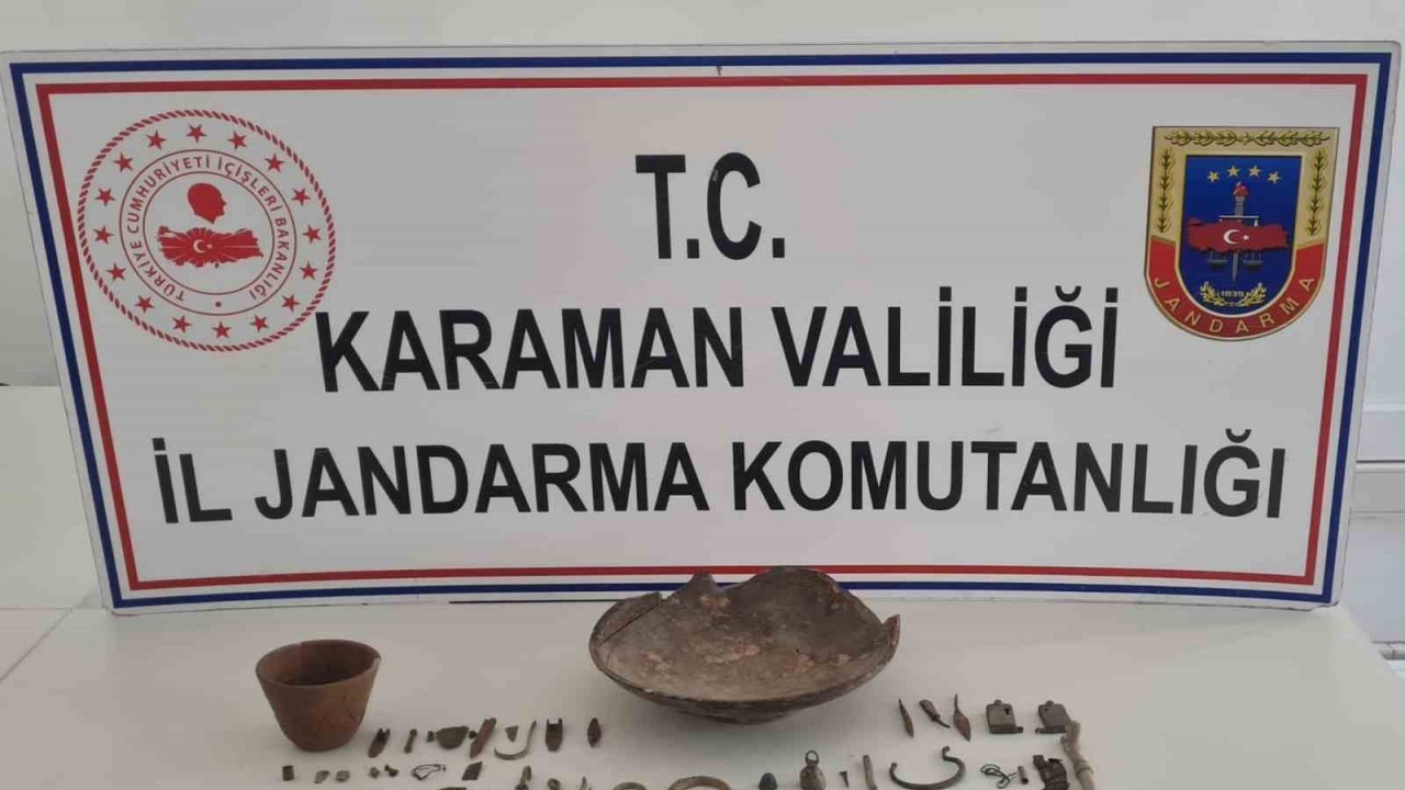 Jandarmanın durdurduğu araçtan çok sayıda tarihi eser çıktı