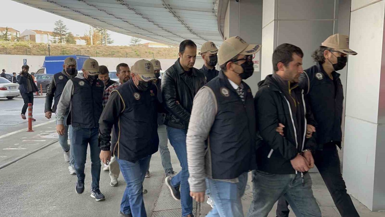 Kıskaç Operasyonu’nda yakalanan 4 FETÖ üyesi adliyeye sevk edildi