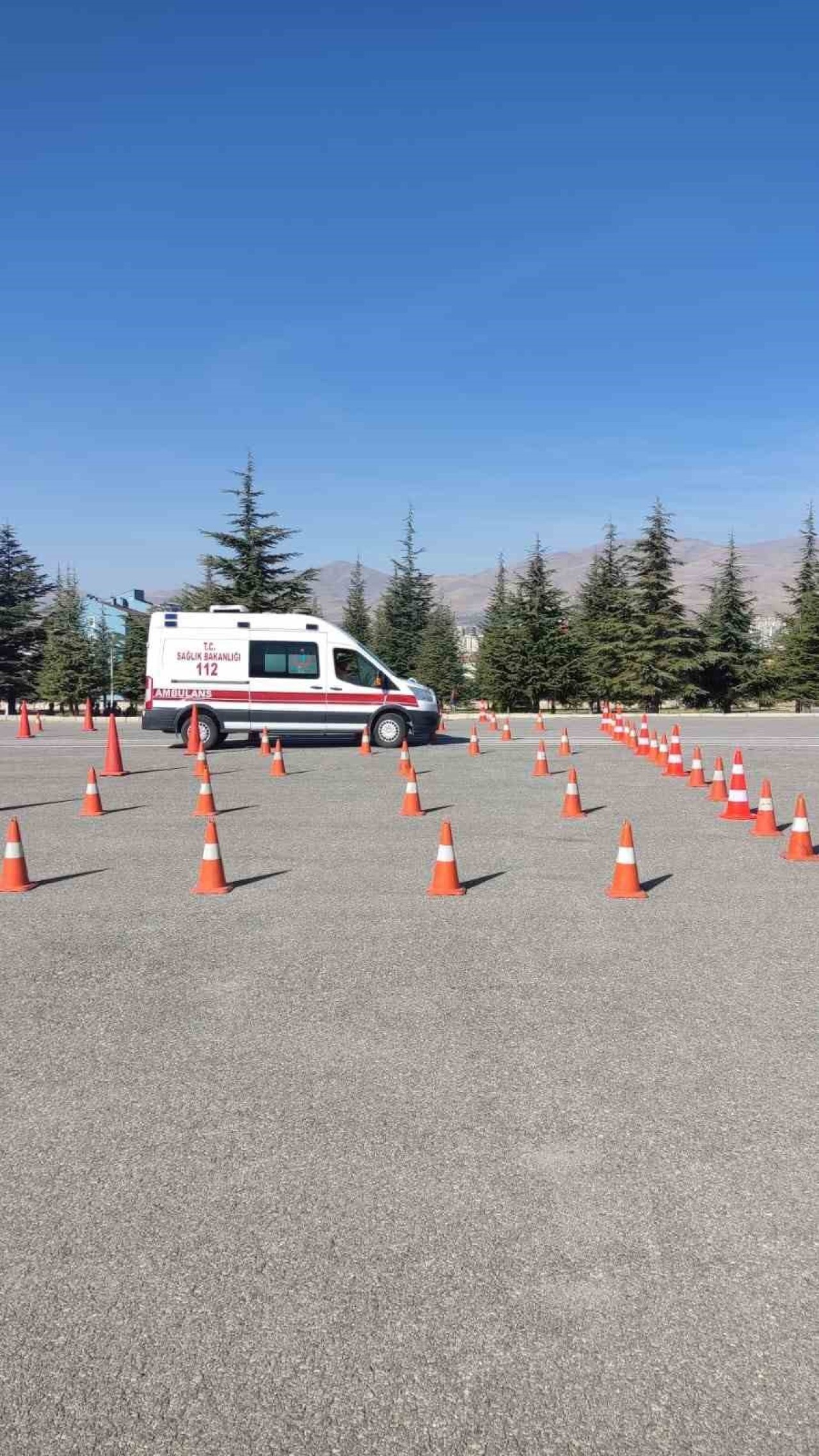 Niğde’de Uygulamalı Ambulans Sürüş Güvenliği Eğitimi Verildi
