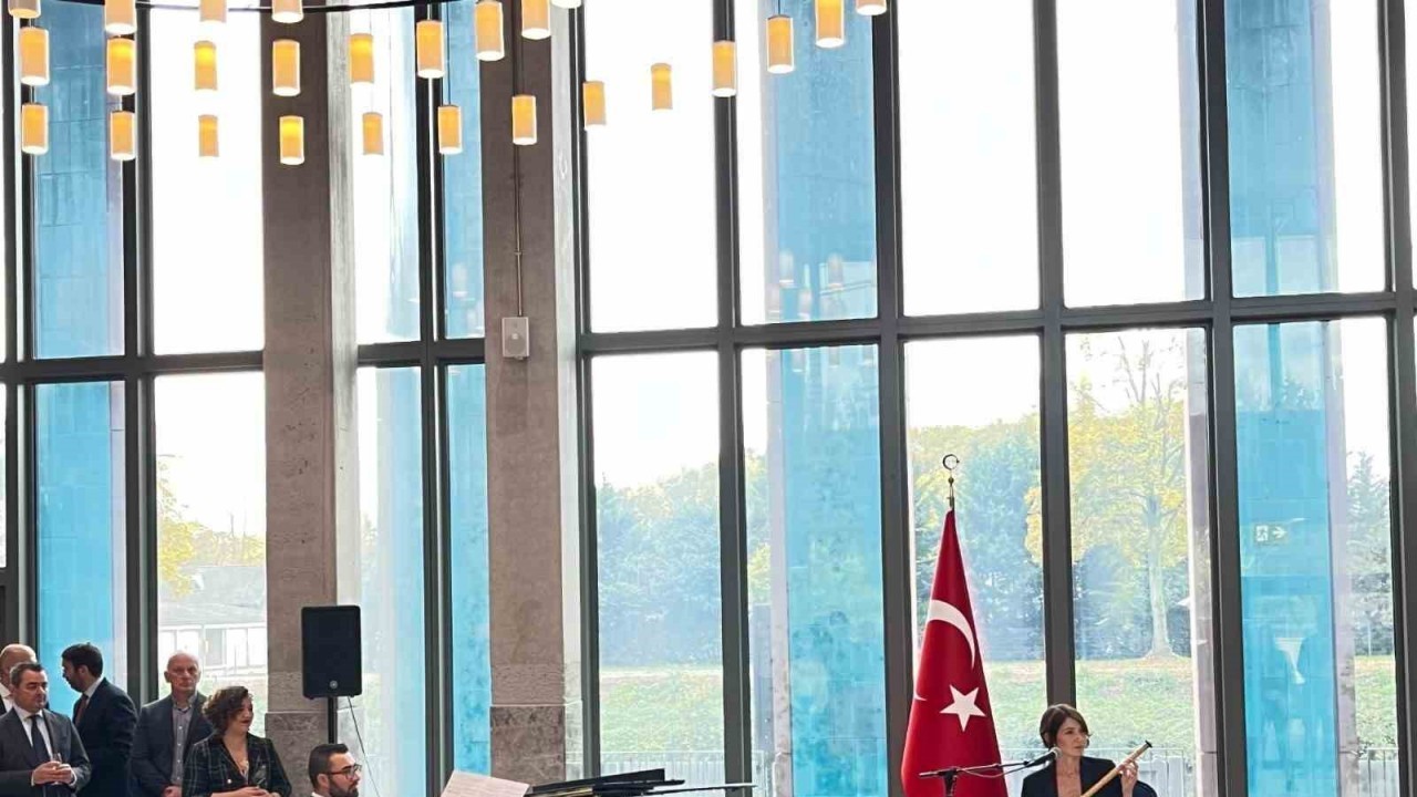 Paris Yunus Emre Enstitüsü,  Cumhuriyet’in 100. yılını coşkuyla kutladı