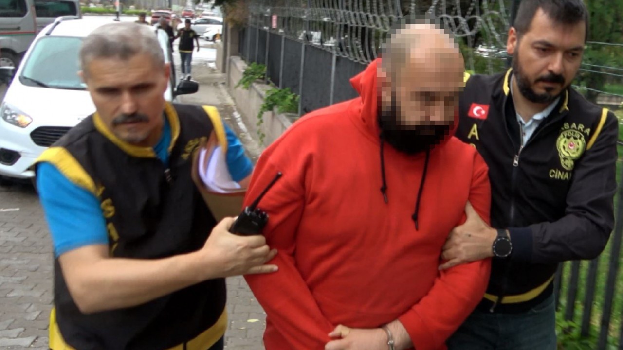 Sigara izmariti kavgasında 4 kişiyi bıçaklayan baba ve oğlu adliyede